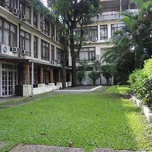 Marina'S Motel